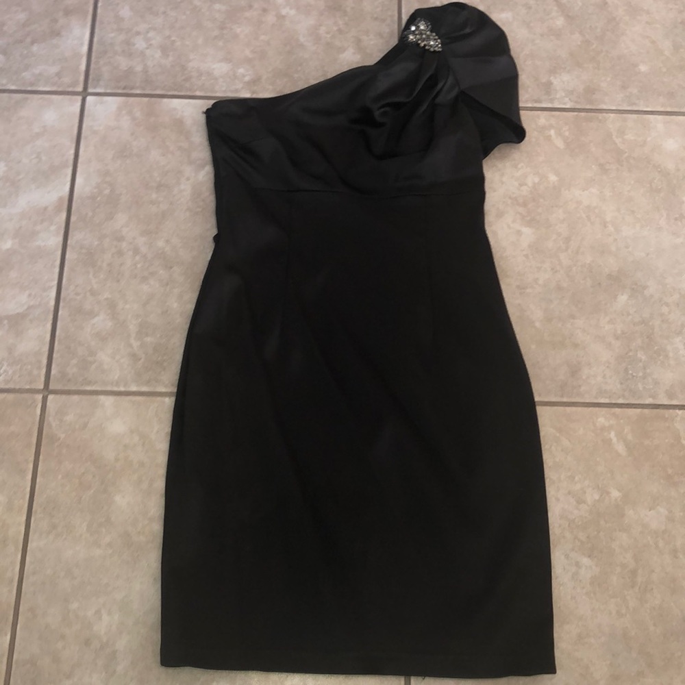 Beautiful David Meister size 6 Black One Shoulder Dress with Rhinestones